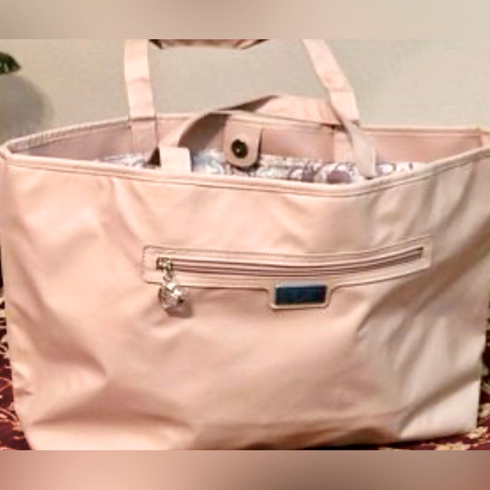 NWOT!! NEVER WORN!! Bella Russo large tan tote bag!! 👜👜